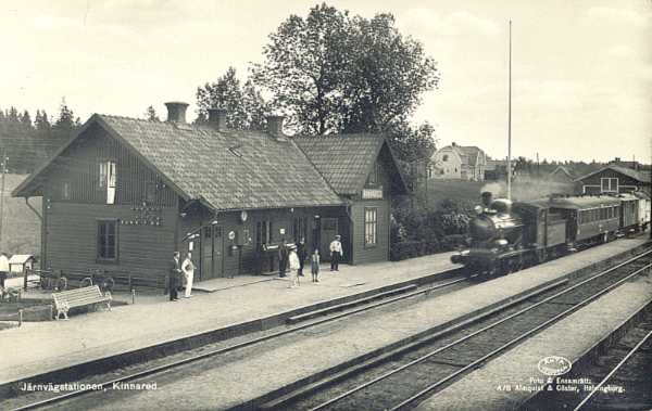 Historiskt vykort från omkring 1930: Kinnareds järnvägsstation, Kinnared